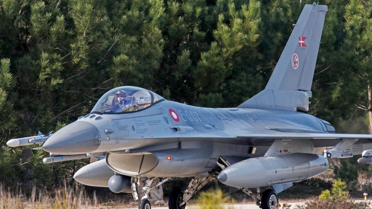Данія погодилась навчати українських пілотів F-16 на своїй авіабазі