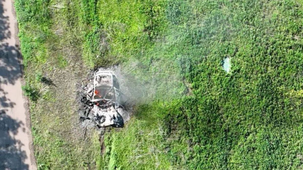 На Харківщині росіяни керованою ракетою підірвали авто з двома волонтерами