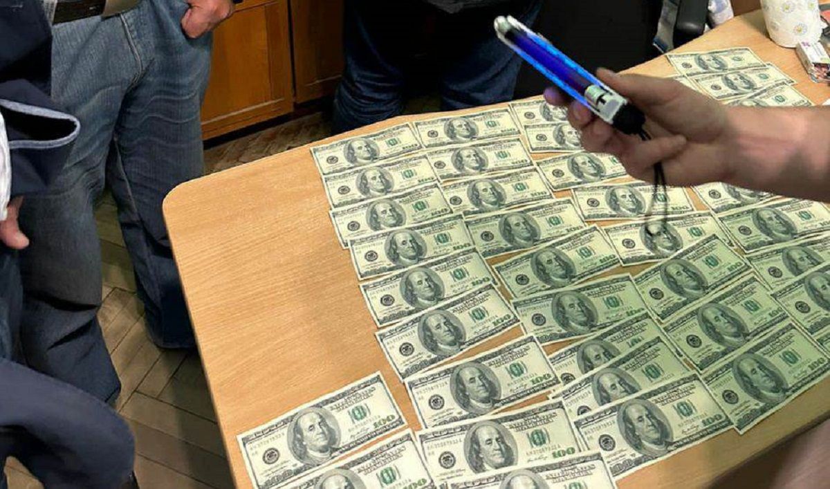 Медиків Старосамбірської лікарні спіймали на хабарі за оформлення інвалідності