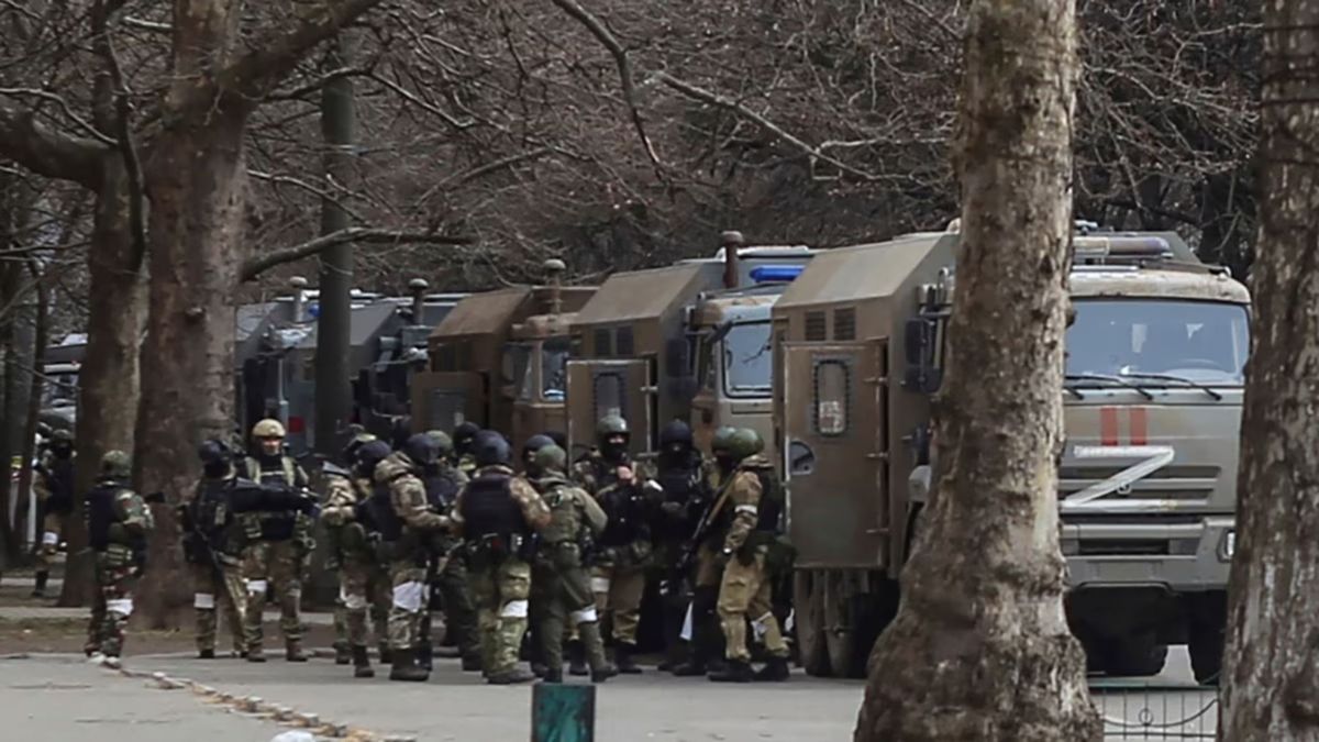 Після підриву Каховської ГЕС Росія перекидає частину військ з Дніпра на Схід 