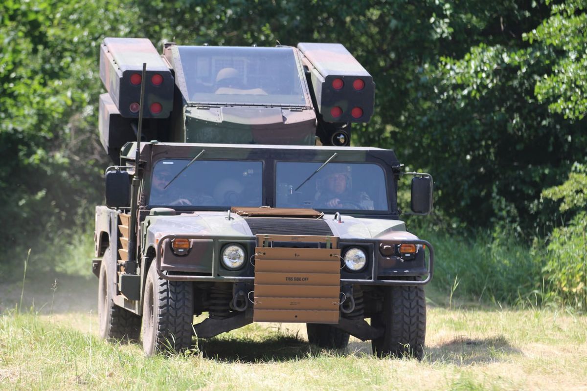 На озброєння ЗСУ стали мобільні американські ЗРК Avenger