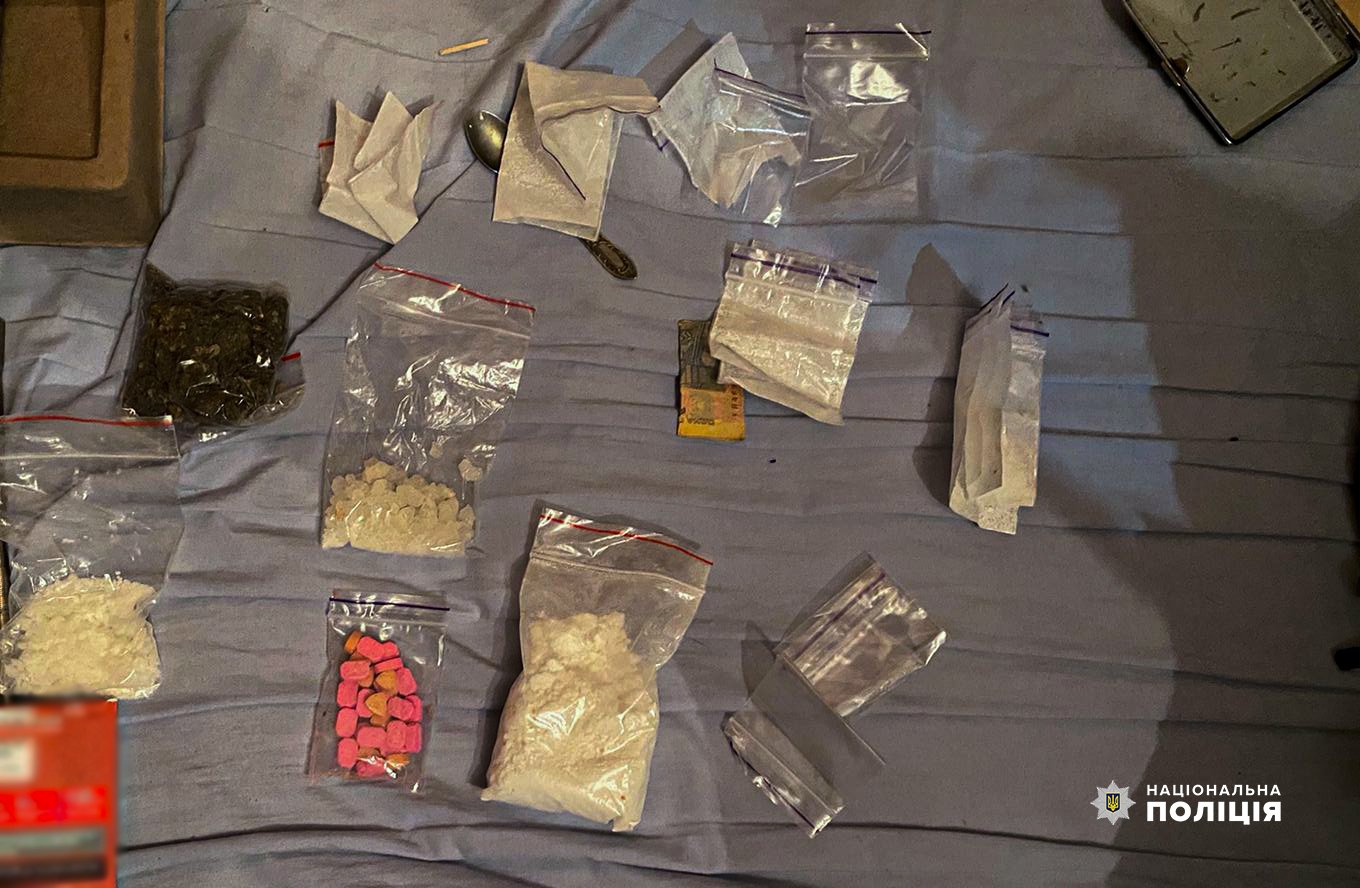 Асортимент інтернет-магазину в основному складався з канабісу, амфетаміну, метамфетаміну, солей «PVP», екстазі та марок LSD