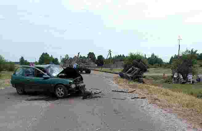 П'яний водій спричинив зіткнення з лісовозом на Рівненщині, троє потерпілих