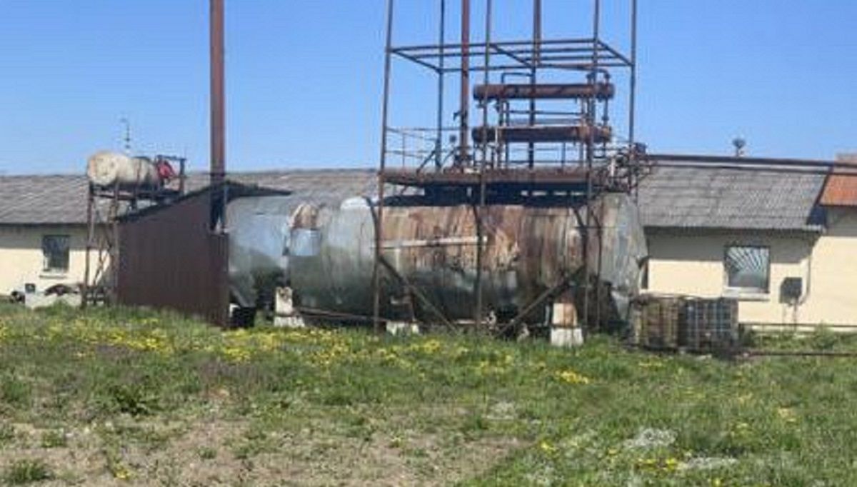 Поліція встановила організаторів підпільного заводу з виробництва пального на Львівщині