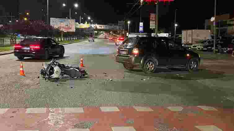 У Львові внаслідок зіткнення з КІА постраждав 25-річний мотоцикліст