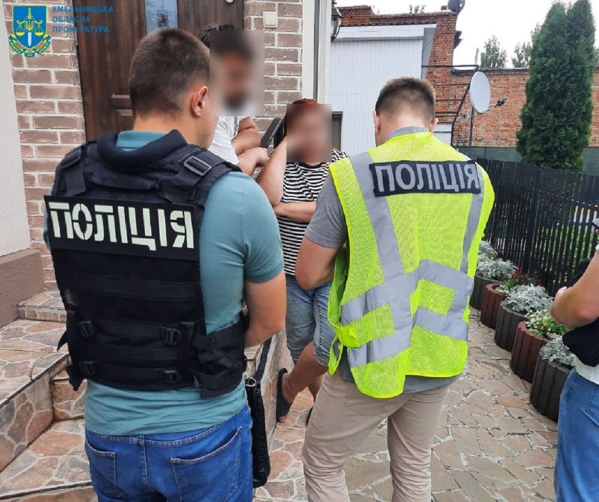 У Хмельницькому шахраї з підпільного call-центру викрадали криптовалюту в іноземців