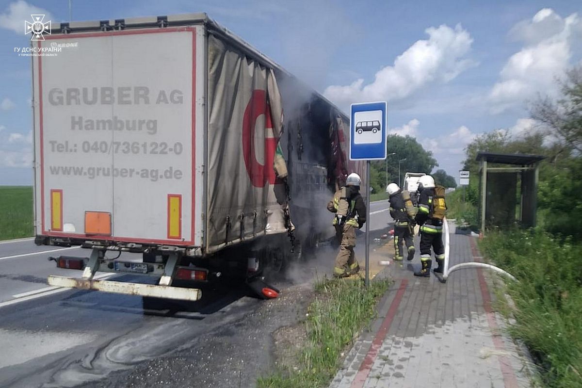 В Тернопільському районі утилізують землю, на яку вилилася соляна кислота