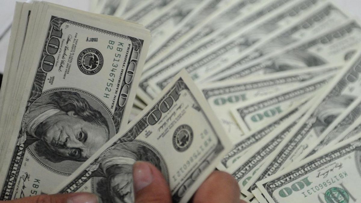 «ПриватБанк» повернув обмін валют для фізичних осіб