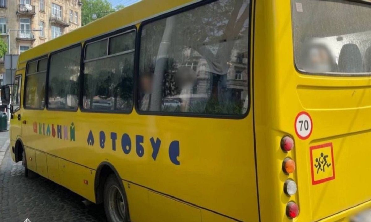 Водія шкільного автобуса позбавили прав за нетверезу їзду у Львові