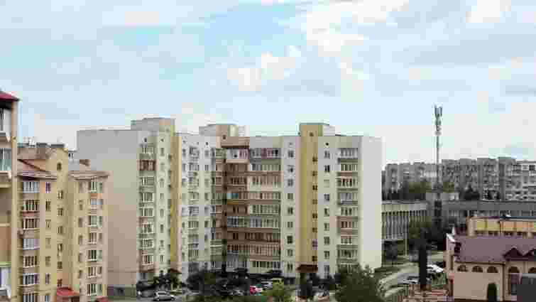 64-річний мешканець Новояворівська випав з балкона дев’ятого поверху