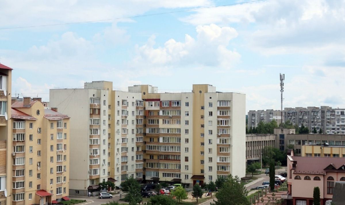 64-річний мешканець Новояворівська випав з балкона дев’ятого поверху