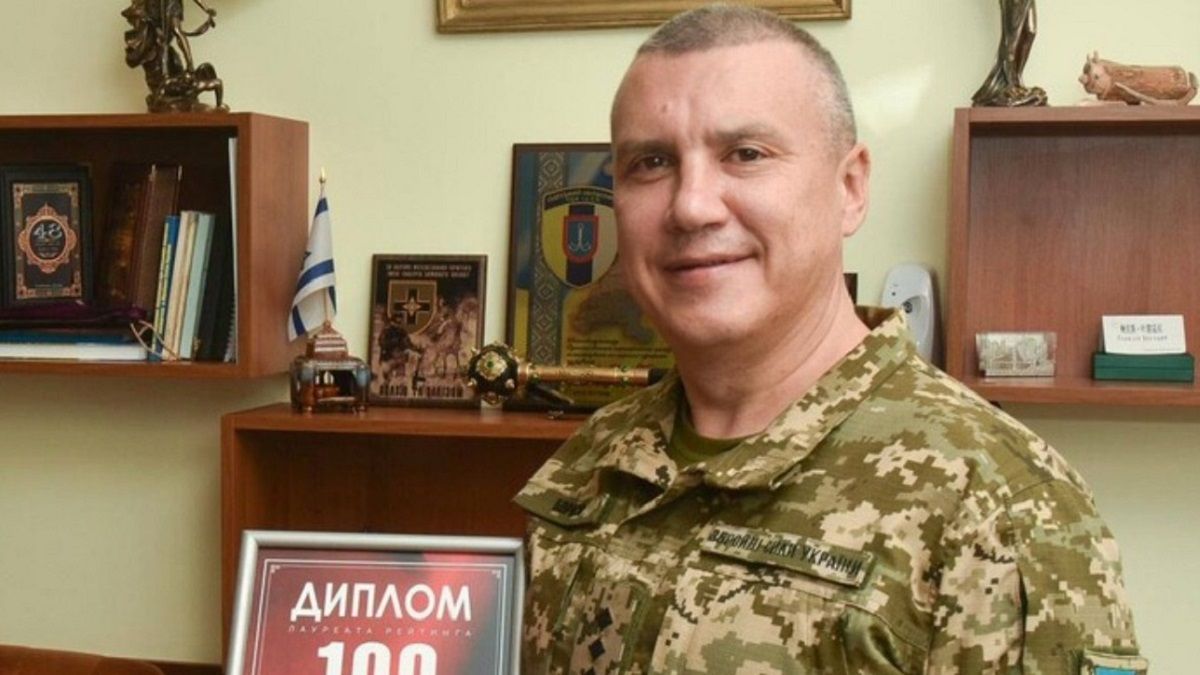 Зеленський доручив Залужному звільнити скандального одеського воєнкома