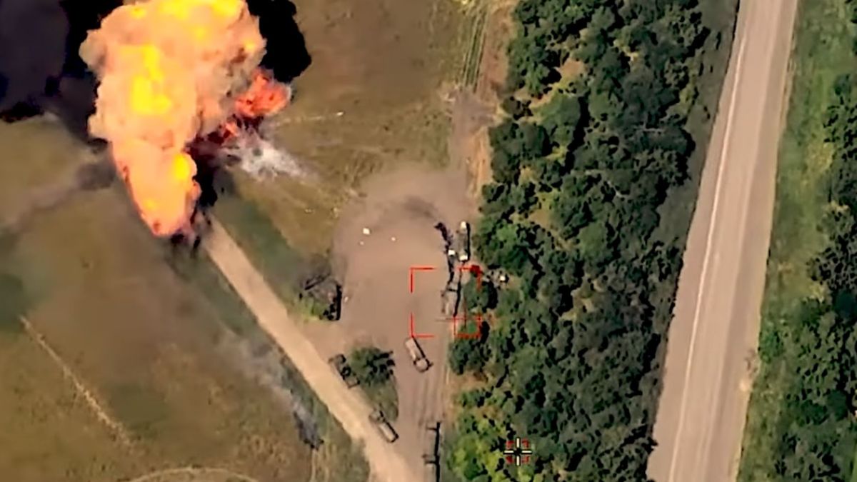 На Таврійському напрямку ЗСУ знищили три роти росіян та показали знищення колони техніки