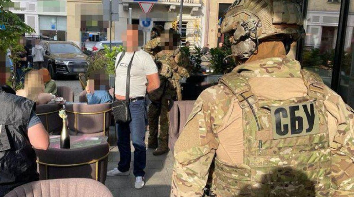 У центрі Львова СБУ затримала ватажка банди рекетирів