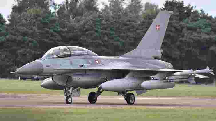 Українські пілоти почали навчання на винищувачах F-16 у Данії