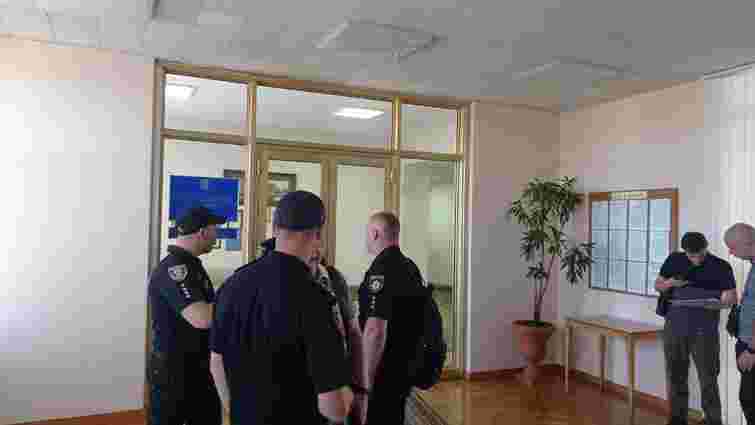 Під час обшуку в кабінеті голови Тернопільської облради знайшли вибухівку