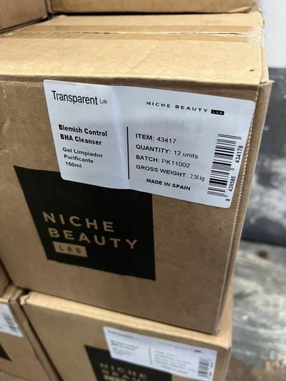 Тернополянка везла в Україну 2,5 тис. одиниць незадекларованої косметики (фото Львівської митниці)