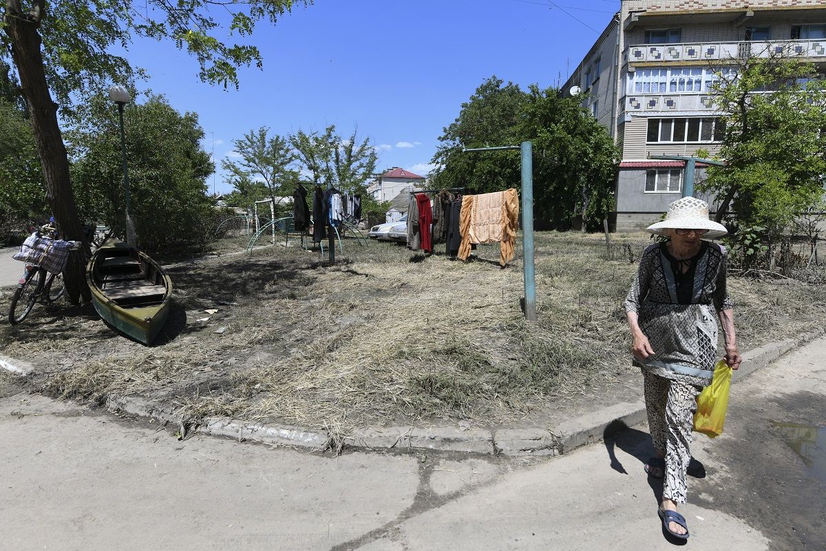 Окупанти ховатимуть жертв підриву Каховської ГЕС у братських могилах