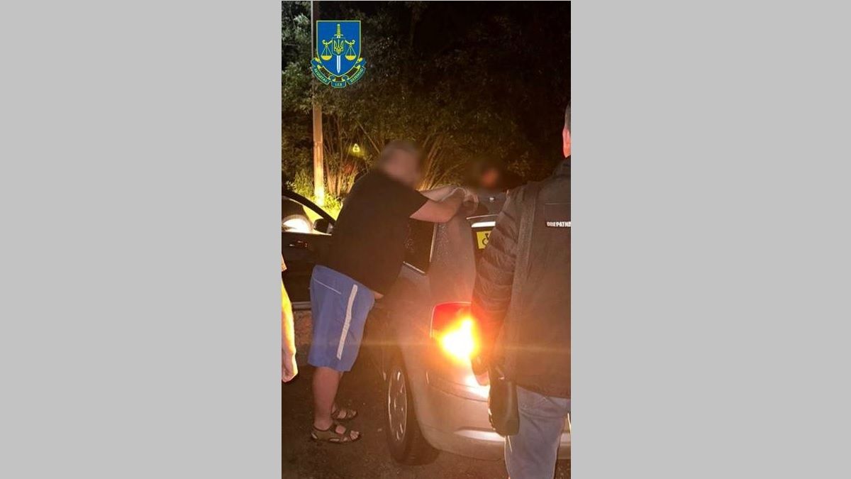 На Прикарпатті військовий допомагав  ухилянтам знятися з військового обліку