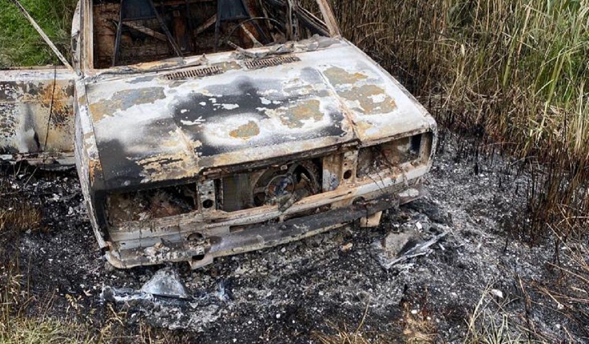 Поліція затримала трьох хлопців, які викрали та спалили авто біля Бродів