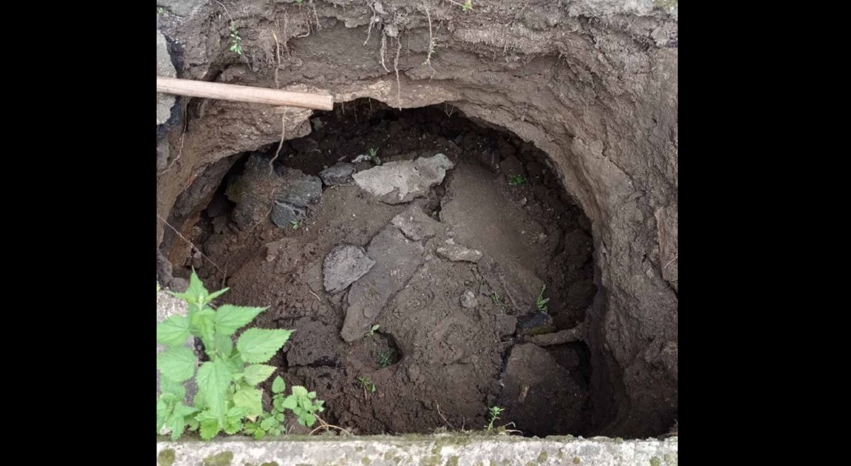 Через нове провалля у Розвадові на Львівщині постраждали священик з дружиною