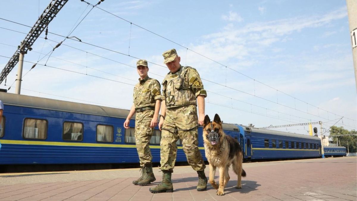 «Укрзалізниця» повернула воєнізовану охорону в низку потягів
