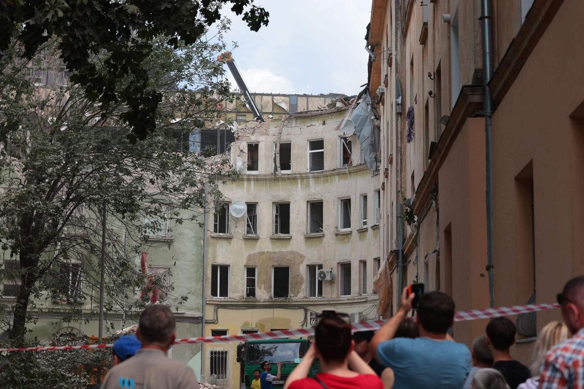 Постраждалих від ракетного удару львівʼян розселили в модульні будинки і готелі