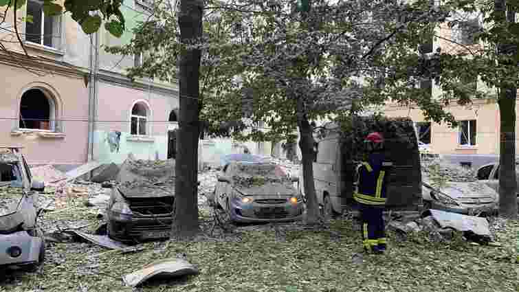 З-під завалів зруйнованого ракетою будинку у Львові дістали 10 тіл
