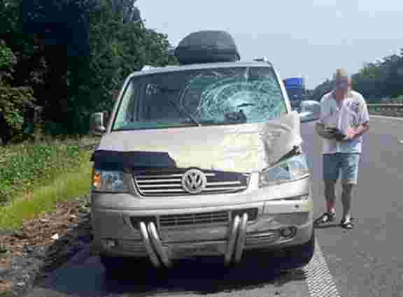 67-річний дорожній працівник загинув внаслідок наїзду авто на Хмельниччині