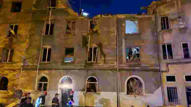Мер Львова пообіцяв відремонтувати пошкоджений російською ракетою будинок