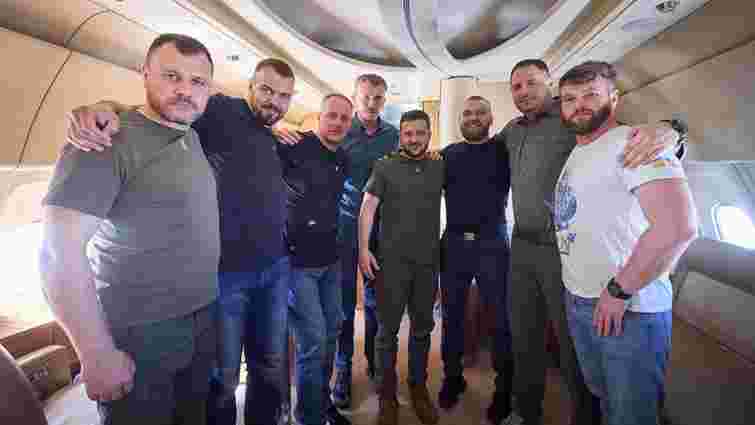 Командири захисників «Азовсталі» повертаються з Туреччини в Україну