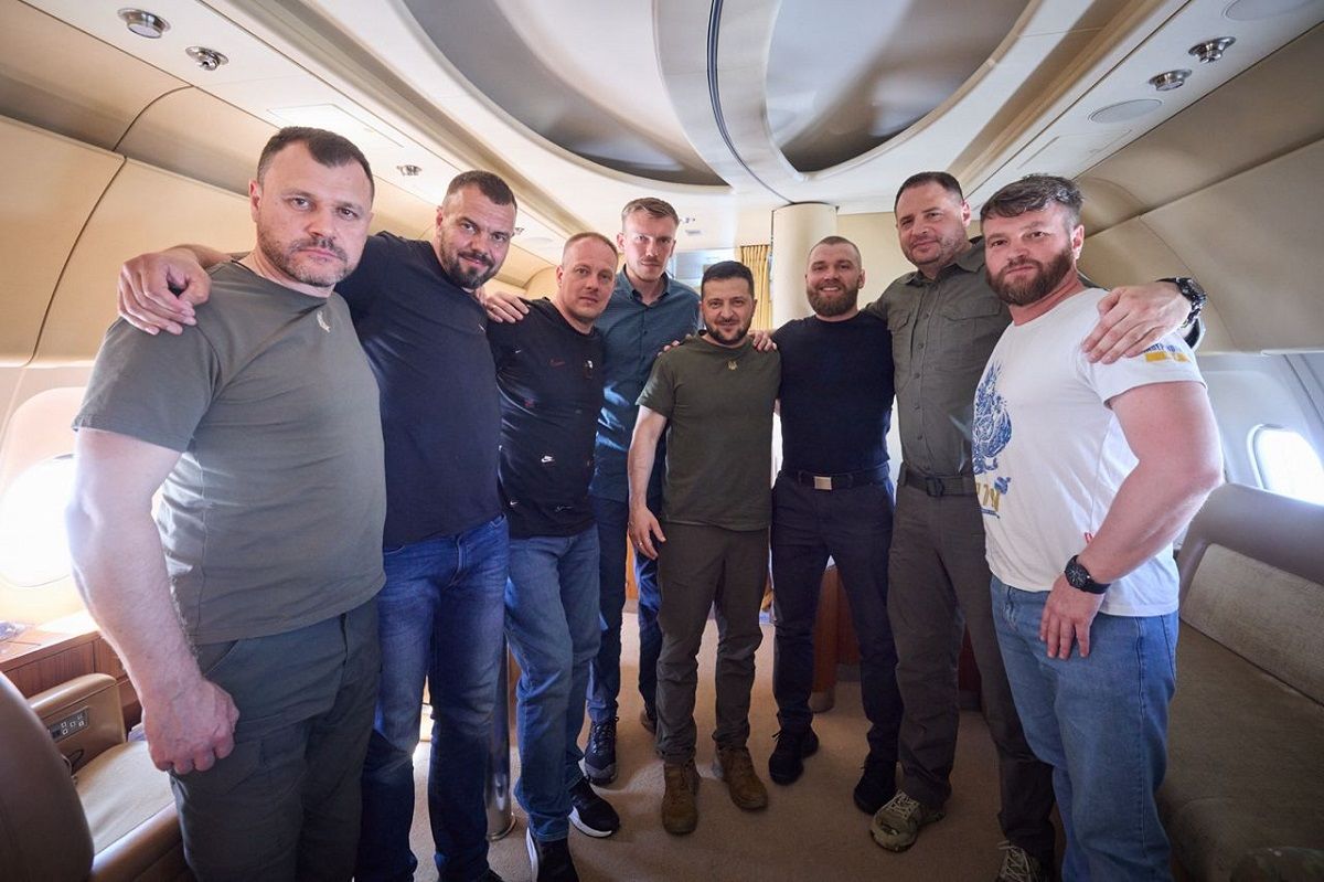 Командири захисників «Азовсталі» повертаються з Туреччини в Україну