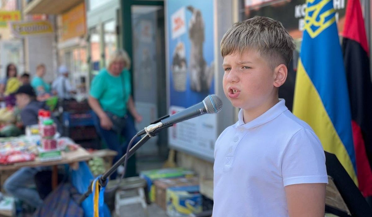 9-річний львів’янин вуличними концертами зібрав вже понад 2,5 млн грн на ЗСУ