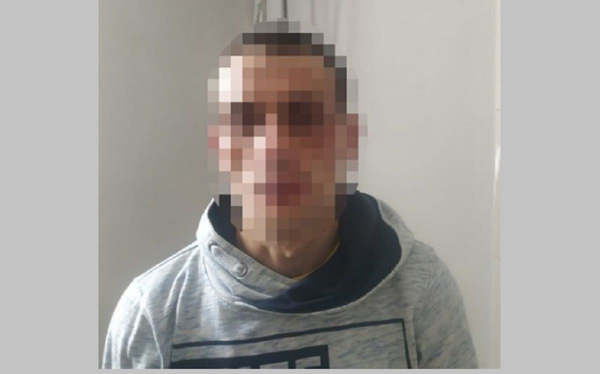 На Хмельниччині 31-річний крадій намагався сховатись від поліції під ліжком