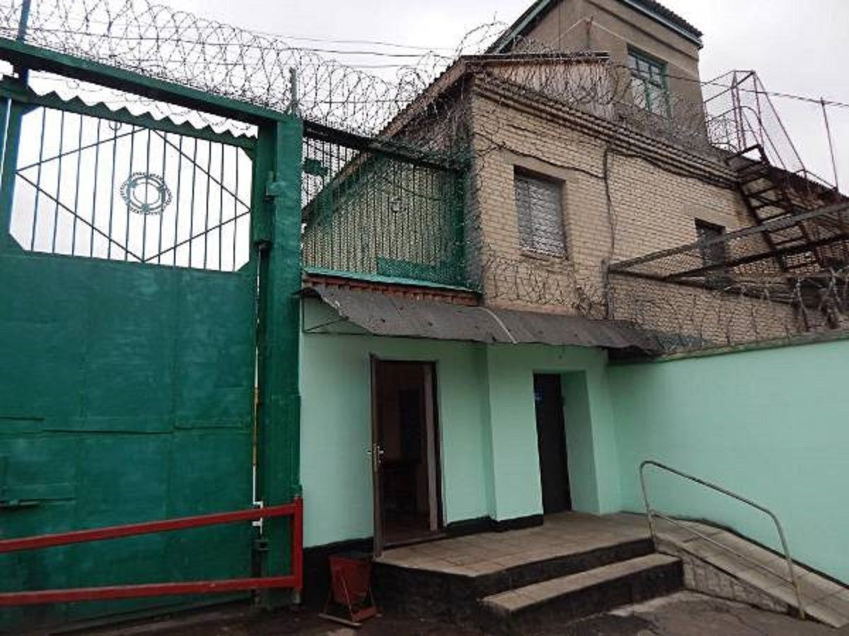 Рівненський суд виніс вирок в'язню, який вбив засудженого під час сварки про війну