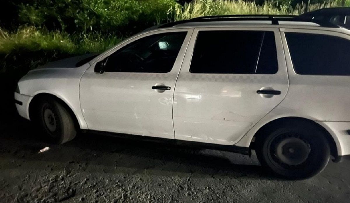 На Львівщині батько та син намагались ввезти власні авто як гуманітарну допомогу
