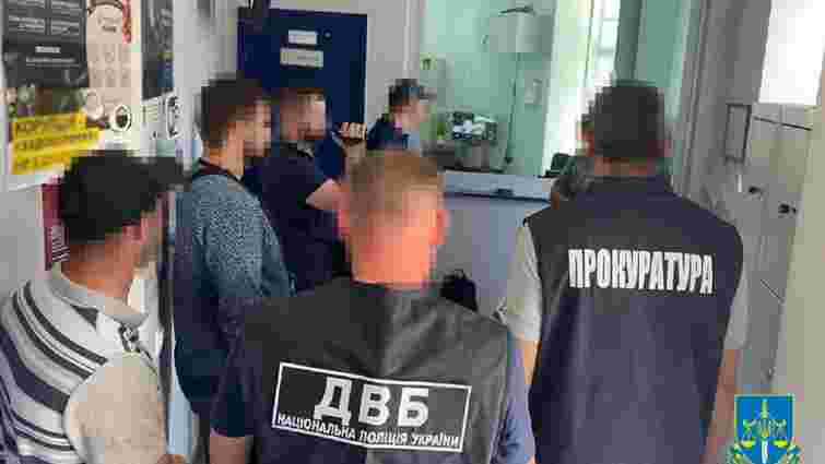 На Львівщині начальника сектору реагування поліції затримали на хабарі 