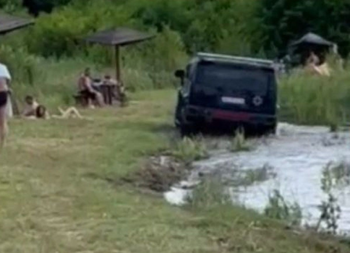 На 44-річного водія Hummer склали протокол за їзду пляжем Світязя 