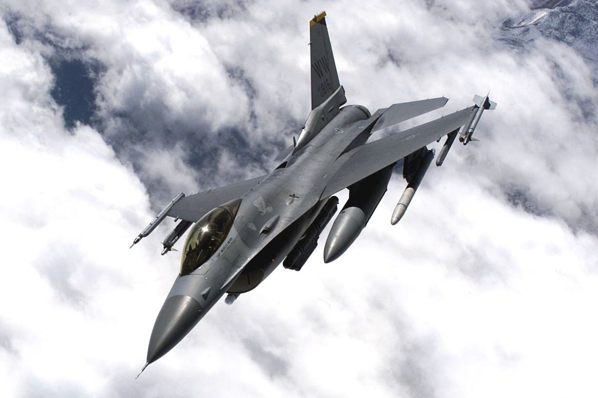 Дмитро Кулеба уточнив, коли винищувачі F-16 з'являться в авіапросторі України 