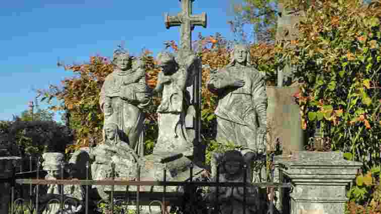 У Чернівцях за міські гроші планують відреставрувати 19 могил українських діячів