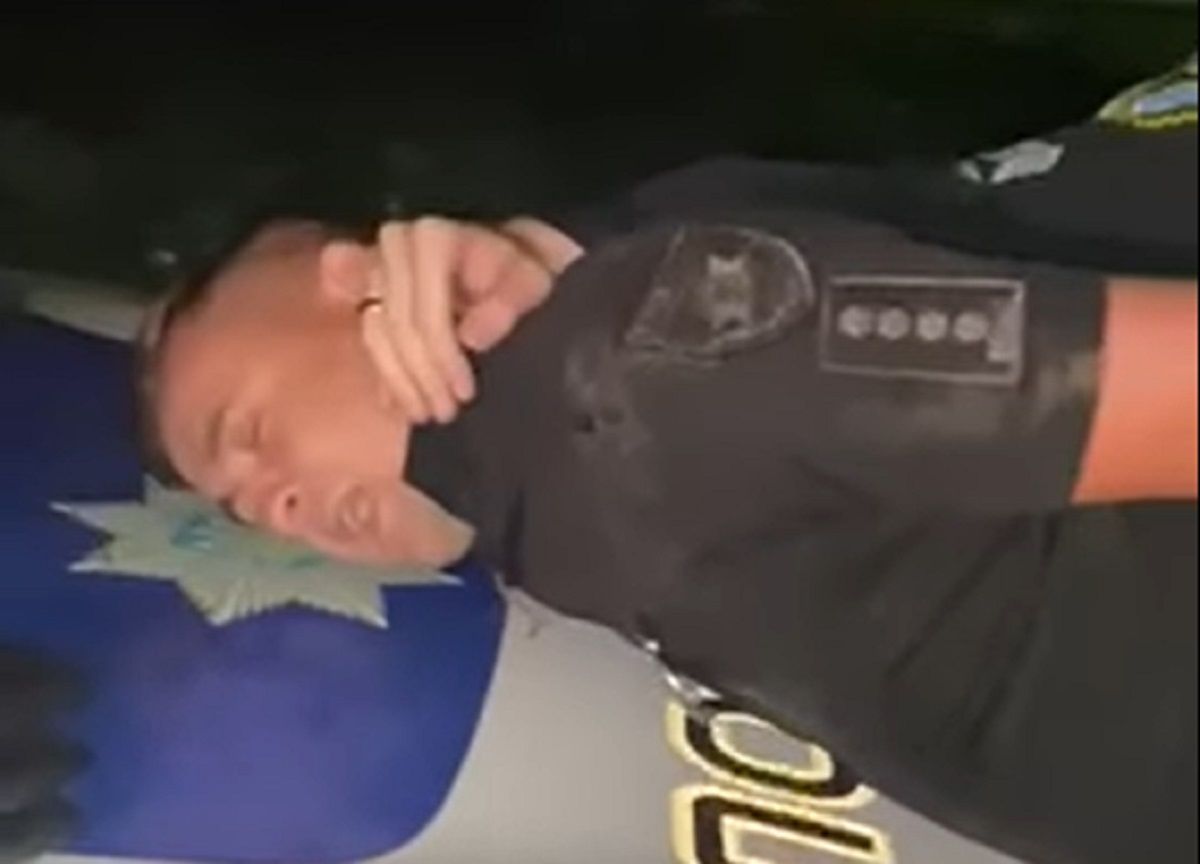 ДБР відкрило справу на п'яного поліцейського з Хмельниччини за перевищення повноважень