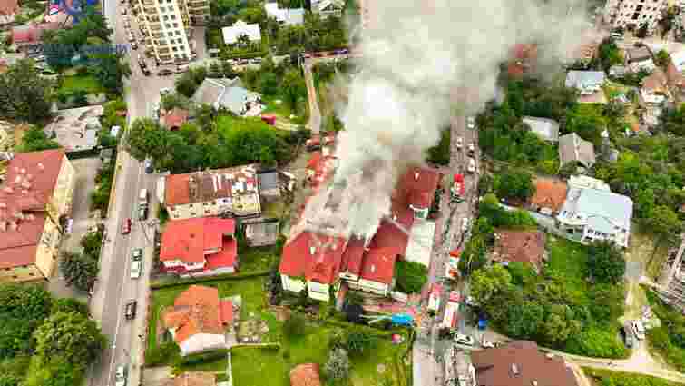  Рятувальники евакуювали десятьох людей через пожежу у готелі в Трускавці