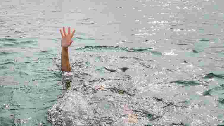 19-річний буковинець стрибнув у водойму з височини і потонув