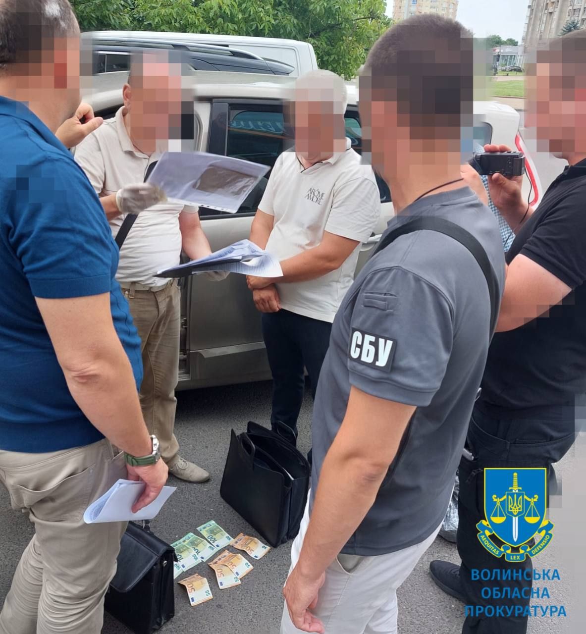 Посадовця селищної ради на Волині затримали за допомогу ухилянтам виїхати за кордон. Читайте на UKR.NET