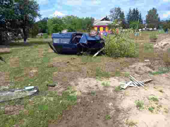 На Рівненщині ВАЗ в'їхав у паркан і перекинувся, загинув 46-річний водій