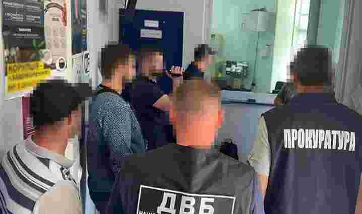 У Львові начальника сектору реагування поліції відсторонили за хабарництво