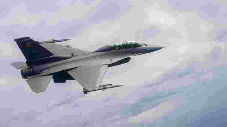 США досі не дали дозвіл країнам Європи на навчання українських пілотів на літаках F-16