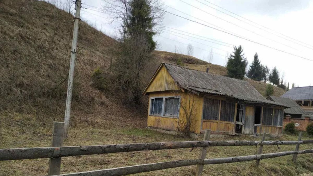 Закинуті будівлі в селах Львівщини продаються за ціною у десятки разів більше стартової