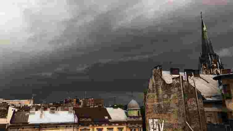 У Львові оголосили штормове попередження: очікуються грози з градом