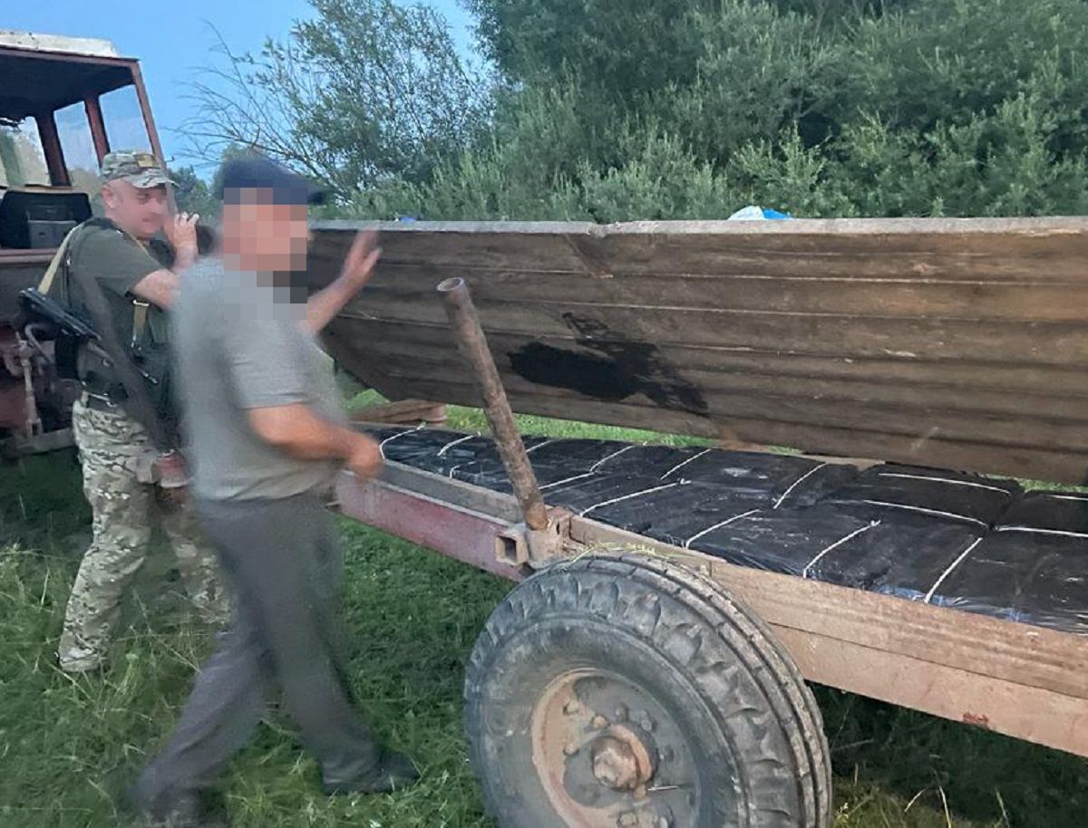 Неподалік кордону з Польщею виявили контрабандиста на тракторі